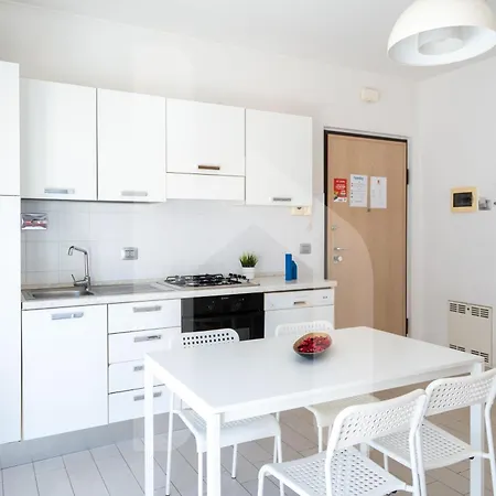 Ξενοδοχείο με διαμερίσματα Homiday - Bordopineta Pineto