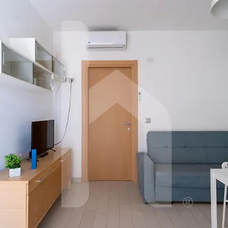 Homiday - Bordopineta 3* Pineto