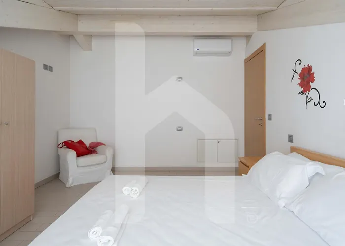 Homiday - Bordopineta 3* Pineto