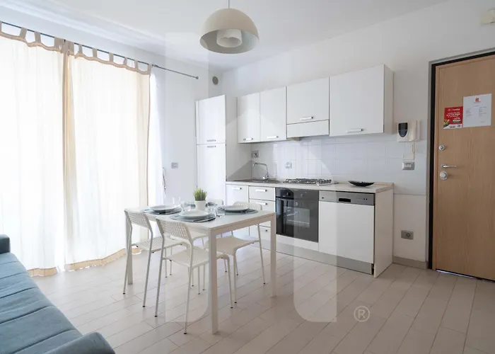 Homiday - Bordopineta Aparthotel Pineto