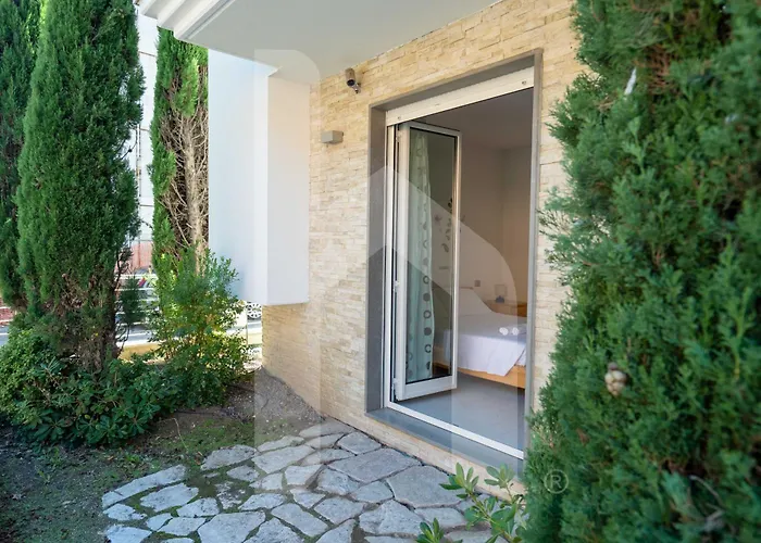 Homiday - Bordopineta Aparthotel Pineto