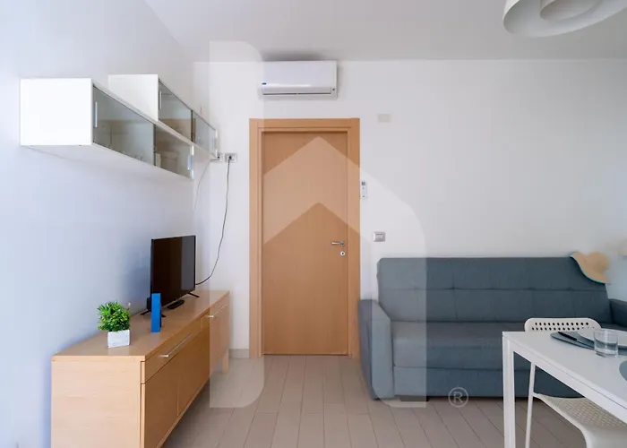 Homiday - Bordopineta 3* Pineto