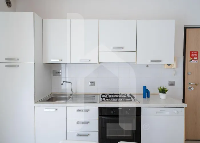 Homiday - Bordopineta Aparthotel Pineto